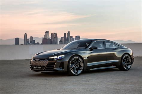 Comparison of the 2023 Audi e-tron GT with Competing Electric Vehicles 2023 Audi e-tron GT